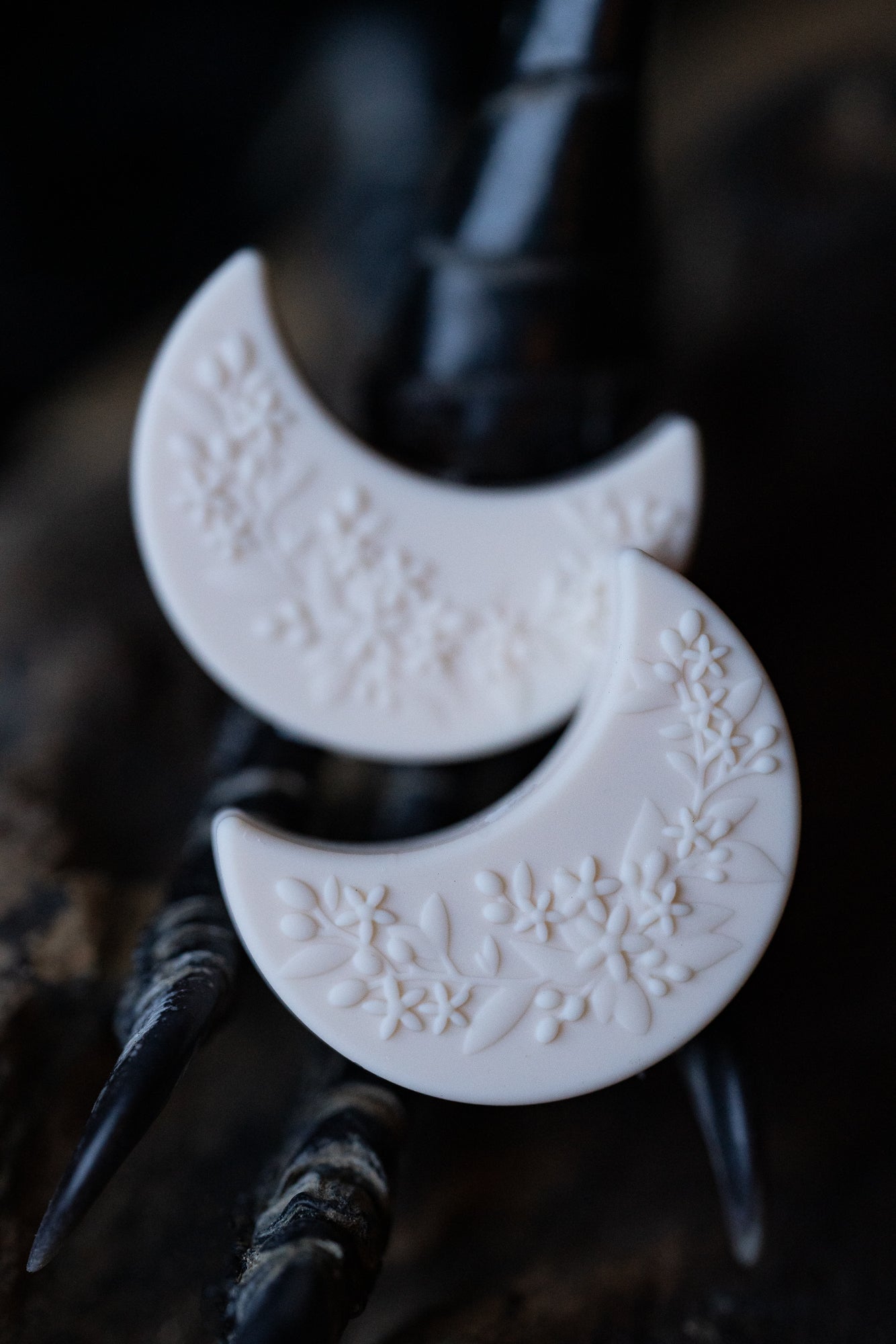 White Floral Moon Needle Tip Protectors
